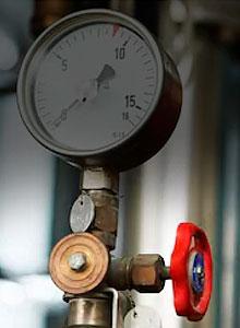 ATBILDĪGAIS SPECIĀLISTS PAR SPIEDIENIEKĀRTU KOMPLEKSA TEHNISKO STĀVOKLI, TĀ DROŠU LIETOŠANU UN APKOPI